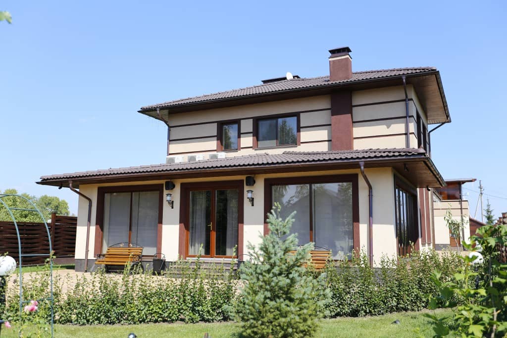 современный дом с панормаными окнами