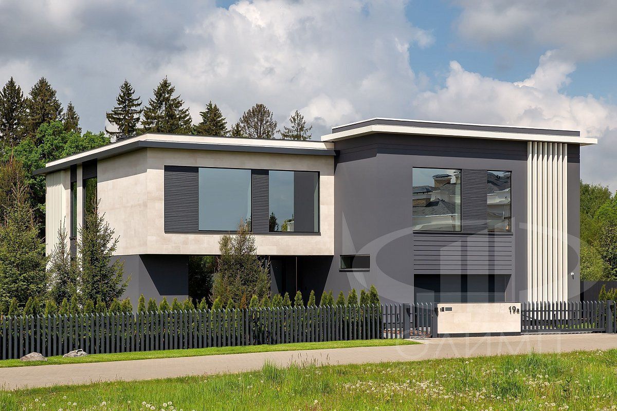 Современный дом с комбинированным фасадом